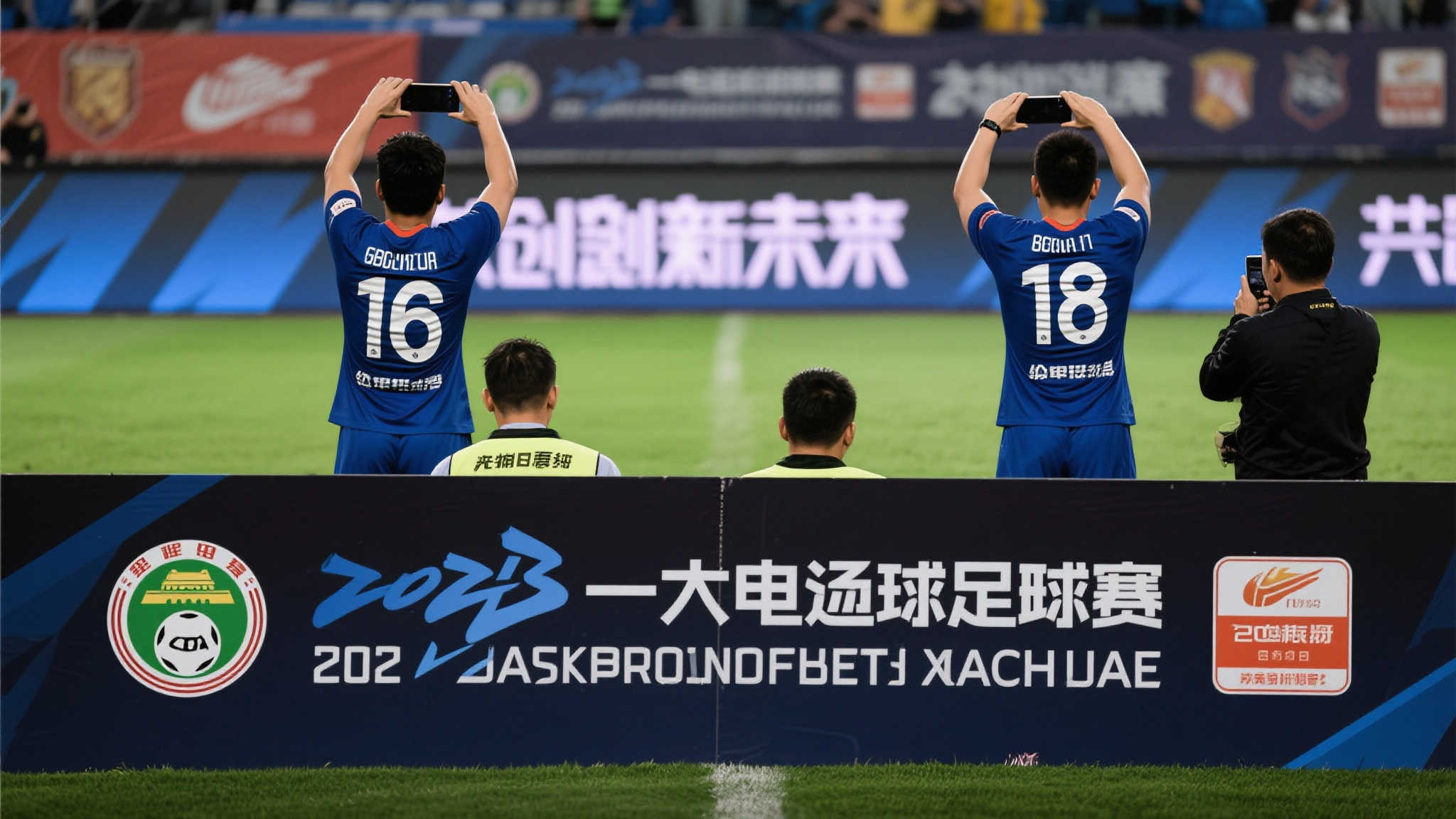 这样的局面不仅反映着大环境下职业足球商业化带来的冲